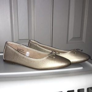 Girls gold ballet flat with bow detail
